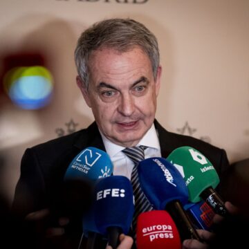 El juez investiga por delito fiscal y contrabando a Zapatero por las joyas de su oficina El juez investiga por delito fiscal y contrabando a Zapatero por las joyas de su oficina