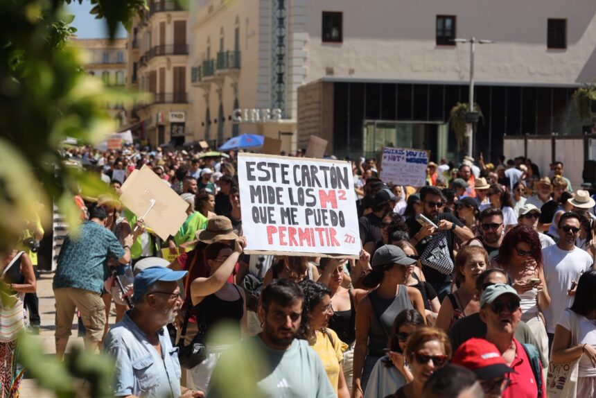 La manifestación por la vivienda en Málaga, en fotos