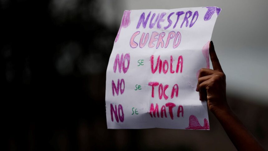 Un padre, a la cárcel 15 años por violar a su hija discapacitada en Málaga: se burlaba de ella y la llamaba "bicho palo" Un padre, a la cárcel 15 años por violar a su hija discapacitada en Málaga: se burlaba de ella y la llamaba «bicho palo»