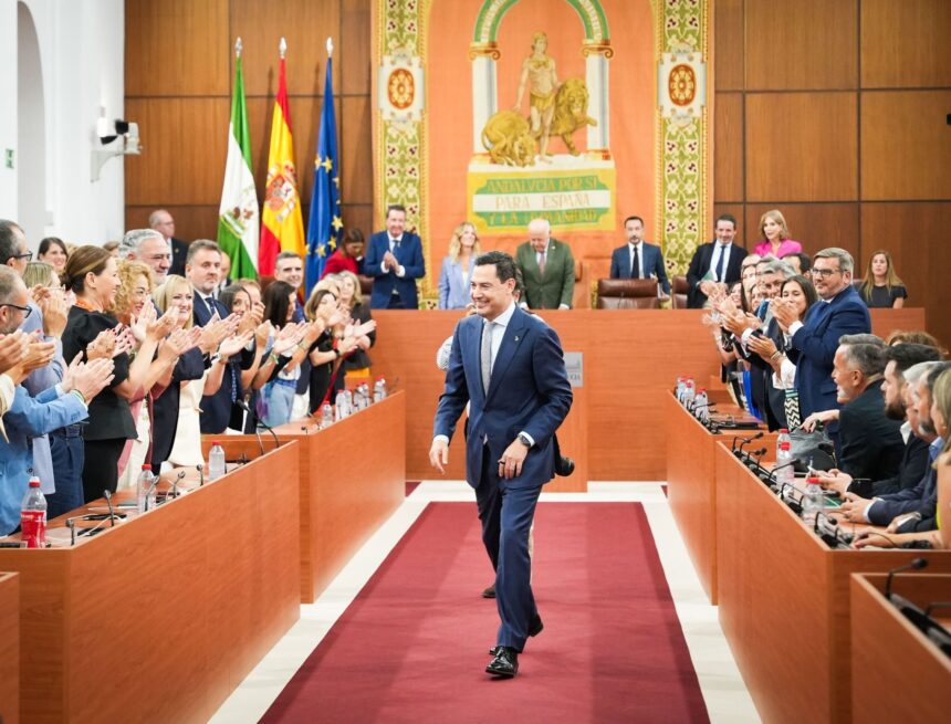 Génova celebra el acuerdo en Andalucía: "Vamos a por Moncloa" Génova celebra el acuerdo en Andalucía: «Vamos a por Moncloa»