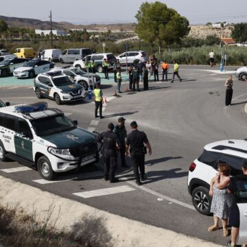 Incendio en Almería, en directo | Logran contener el incendio de Almería, que está casi estabilizado, y 600 vecinos regresan a sus casas Incendio en Almería, en directo | Logran contener el incendio de Almería, que está casi estabilizado, y 600 vecinos regresan a sus casas