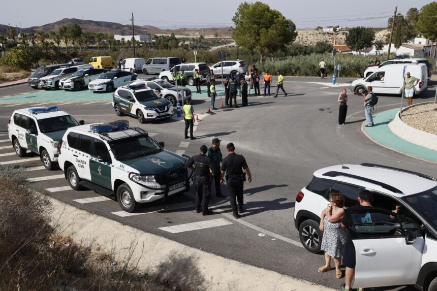 Incendio en Almería, en directo | Logran contener el incendio de Almería, que está casi estabilizado, y 600 vecinos regresan a sus casas