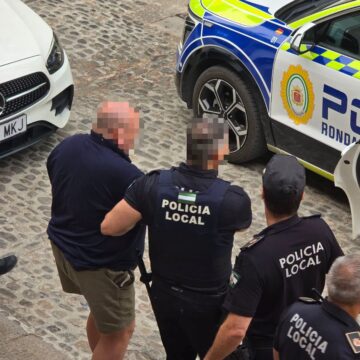 Detenido un hombre tras acceder al Ayuntamiento de Ronda y amenazar de muerte a la alcaldesa Detenido un hombre tras acceder al Ayuntamiento de Ronda y amenazar de muerte a la alcaldesa