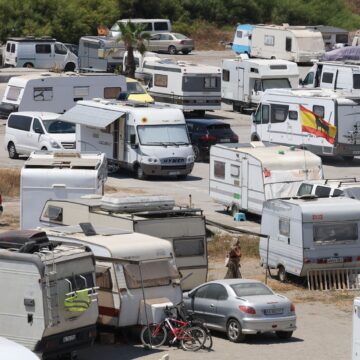 El alcalde de Málaga quiere hacer un «camping público barato» para las personas que viven en caravanas
