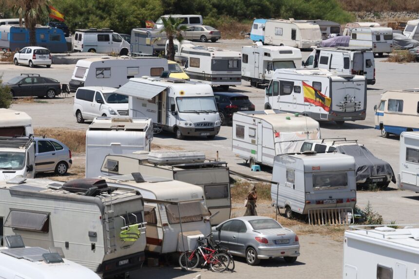 El alcalde de Málaga quiere hacer un «camping público barato» para las personas que viven en caravanas