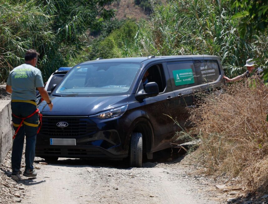 La investigación apunta a que Cristina fue apuñalada antes de ser arrojada a un pozo en Rincón: la Guardia Civil busca más pruebas La investigación apunta a que Cristina fue apuñalada antes de ser arrojada a un pozo en Rincón: la Guardia Civil busca más pruebas