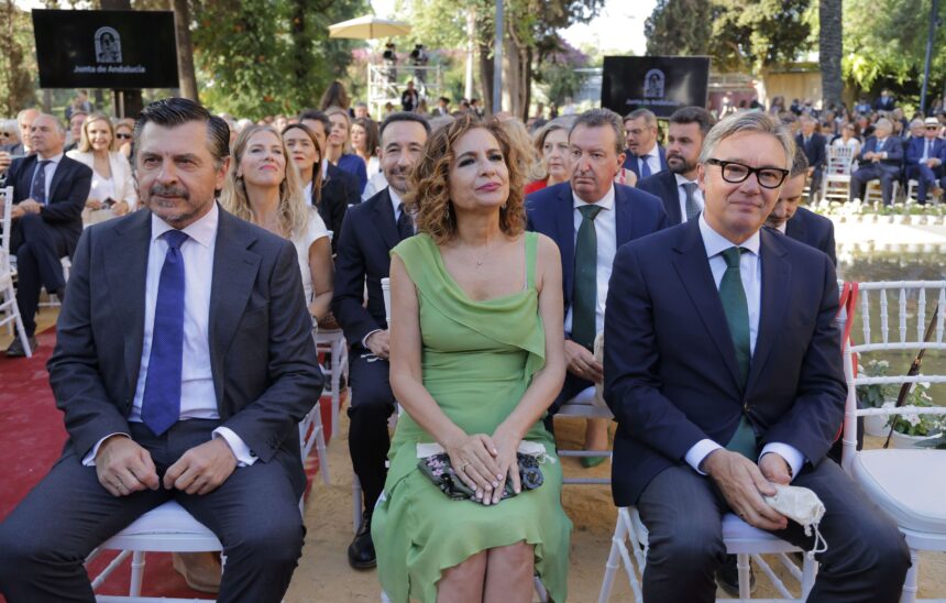 María Jesús Montero acusa al presidente de contar un acuerdo «que no es lo que ha firmado»