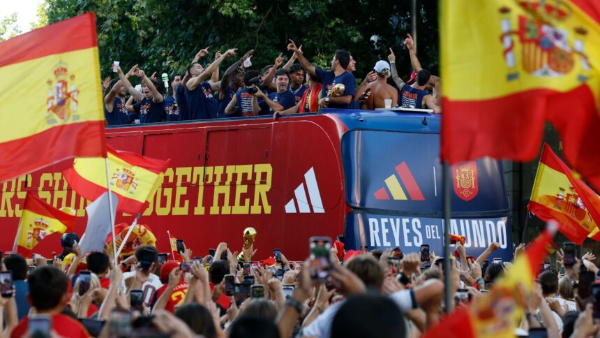 Apoteosis en el recibimiento a los campeones