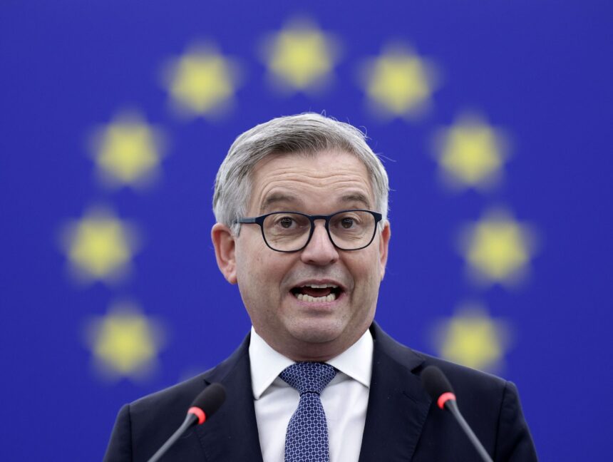La UE ofrece el apoyo de Frontex a España y exige a Marruecos más esfuerzos para frenar la migración La UE ofrece el apoyo de Frontex a España y exige a Marruecos más esfuerzos para frenar la migración