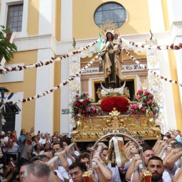 Málaga honra a la Virgen del Carmen: imágenes de la procesión que ya está en la calle
