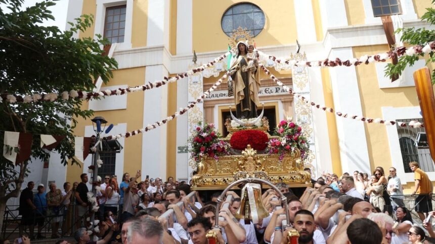 Málaga honra a la Virgen del Carmen: imágenes de la procesión que ya está en la calle