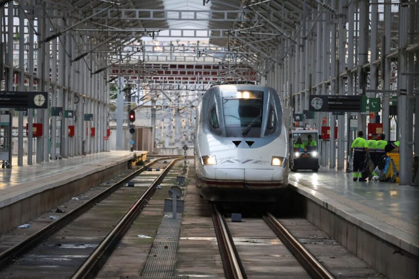 Más retrasos en la alta velocidad Málaga-Madrid por un nuevo robo de cable, y van seis en diez días