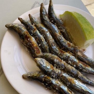 ¿Cuánto cuesta un espeto en Málaga? Desde 2 a los 8 euros según la playa
