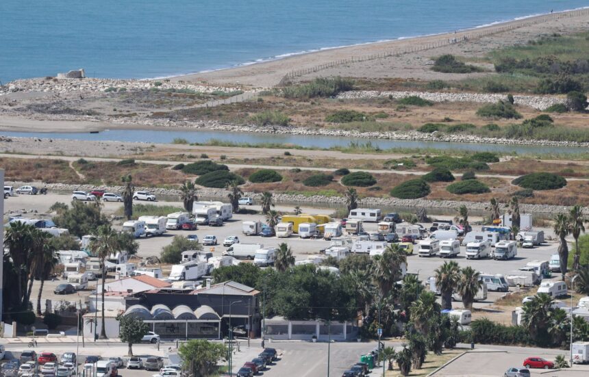 El último camping de Sacaba: el Ayuntamiento de Málaga ordena el desalojo de las caravanas