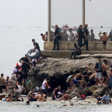 Nueva avalancha de ciudadanos marroquíes en Ceuta tras la petición de cerrar la frontera Nueva avalancha de ciudadanos marroquíes en Ceuta tras la petición de cerrar la frontera