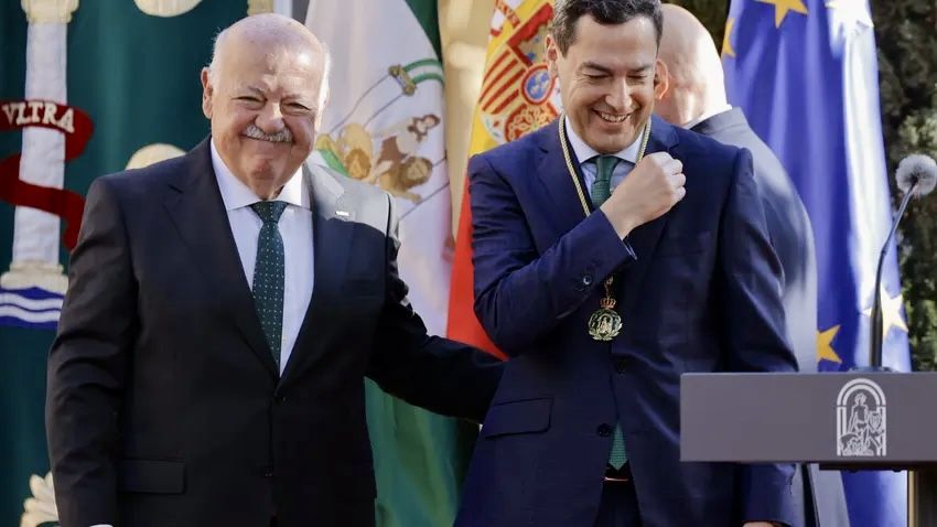 El rey andaluz se mete en el jardín El rey andaluz se mete en el jardín