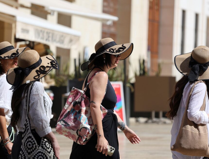 Málaga afronta una semana de calor intenso, con hasta 41 grados en el Valle del Guadalhorce Málaga afronta una semana de calor intenso, con hasta 41 grados en el Valle del Guadalhorce