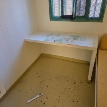 Un preso apuñala en la cabeza a otro con un pincho en la cárcel de Archidona: «Fue a matarlo al cuello»