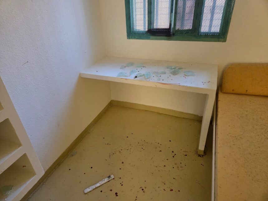 Un preso apuñala en la cabeza a otro con un pincho en la cárcel de Archidona: «Fue a matarlo al cuello»