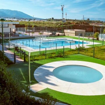 Cierran cuatro piscinas municipales en Alhaurín de la Torre tras detectar E. coli