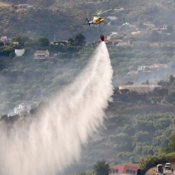 Estabilizado el incendio en Árchez que mantiene a 162 vecinos desalojados