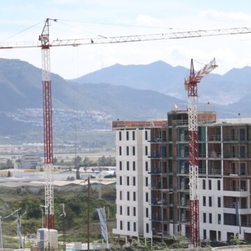 La Costa del Sol vendió en 2025 más del doble de viviendas nuevas de las disponibles