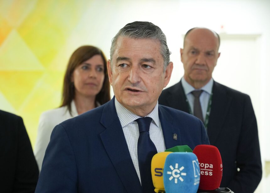 Antonio Sanz defiende la "transparencia" de la auditoria para verificar gasto sanitario por migrante Antonio Sanz defiende la «transparencia» de la auditoria para verificar gasto sanitario por migrante