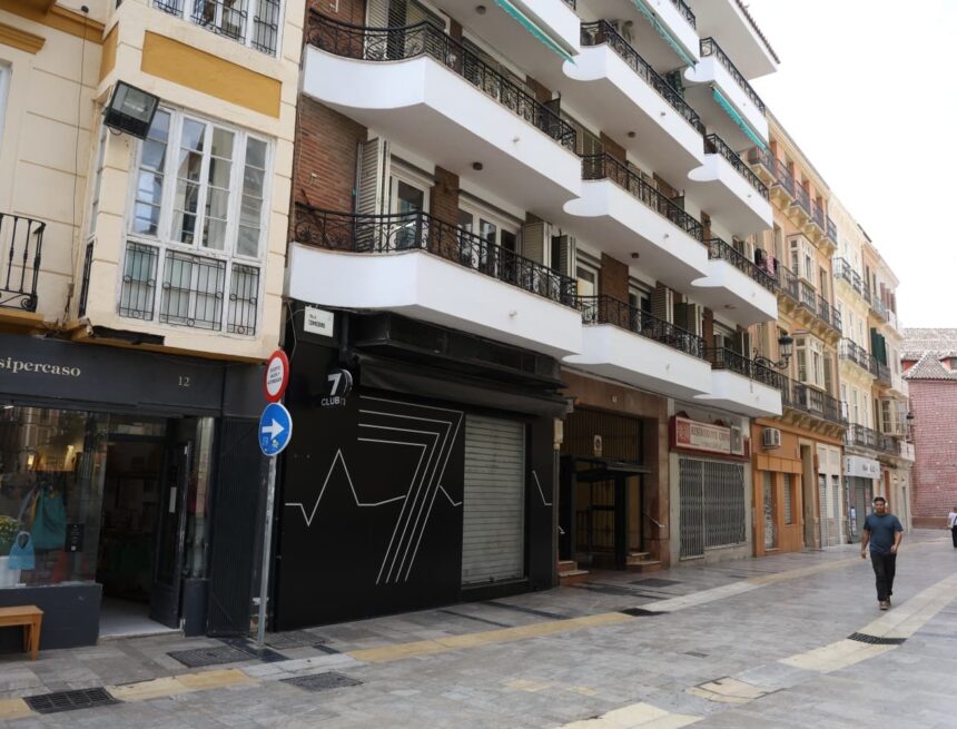 Dos detenidos tras el apuñalamiento de un joven de 29 años en calle Comedias