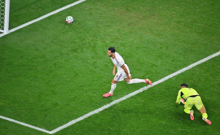 Merino hace otro gol cargado de euforia y España va a cuartos (0-1)