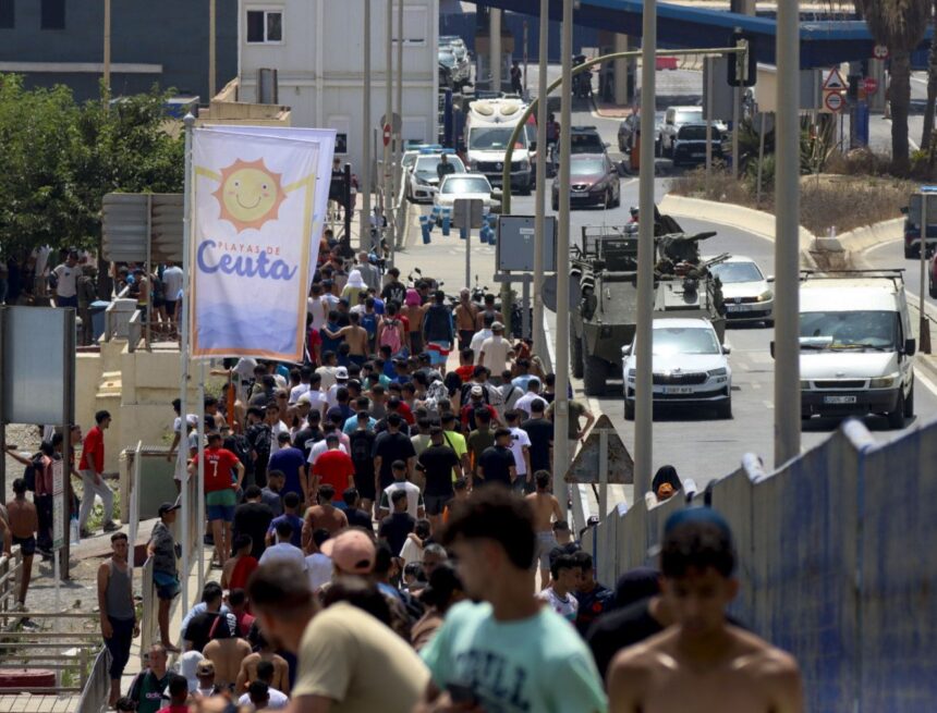 Última hora de la entrada de inmigrantes a Ceuta, en directo | 48.300 de los 50.000 migrantes que entraron en Ceuta ya han regresado a Marruecos