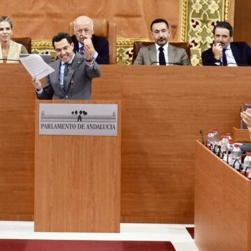 Juanma Moreno firma un pacto con Vox al que sentará en su Gobierno