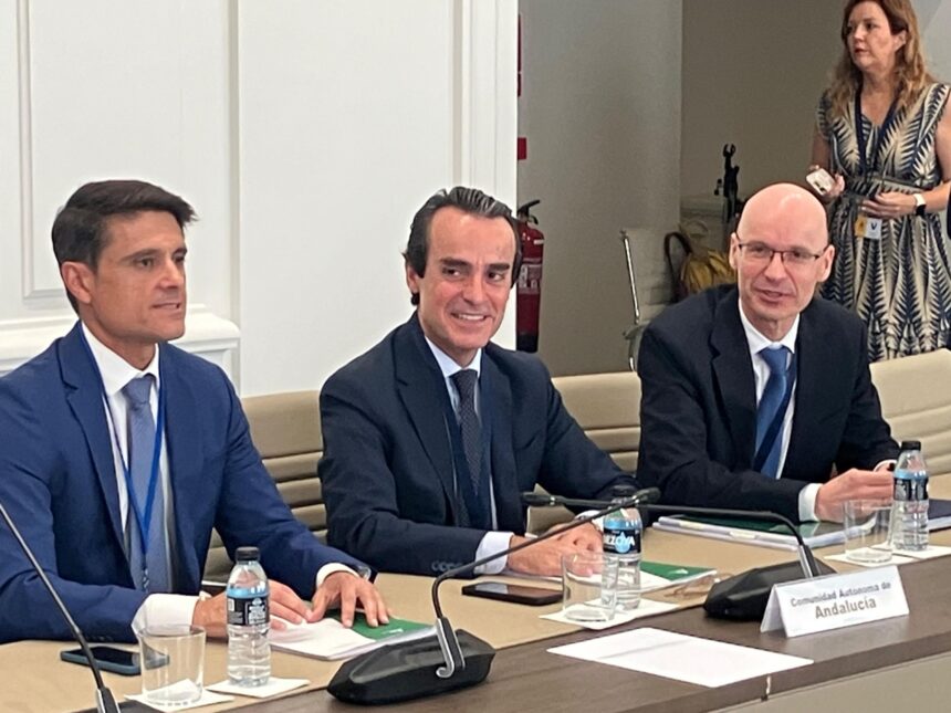 Andalucía aprieta al Ministerio de Transportes con el tren litoral y soluciones para la A7 de Málaga
