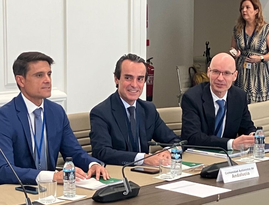 Andalucía aprieta al Ministerio de Transportes con el tren litoral y soluciones para la A7 de Málaga Andalucía aprieta al Ministerio de Transportes con el tren litoral y soluciones para la A7 de Málaga