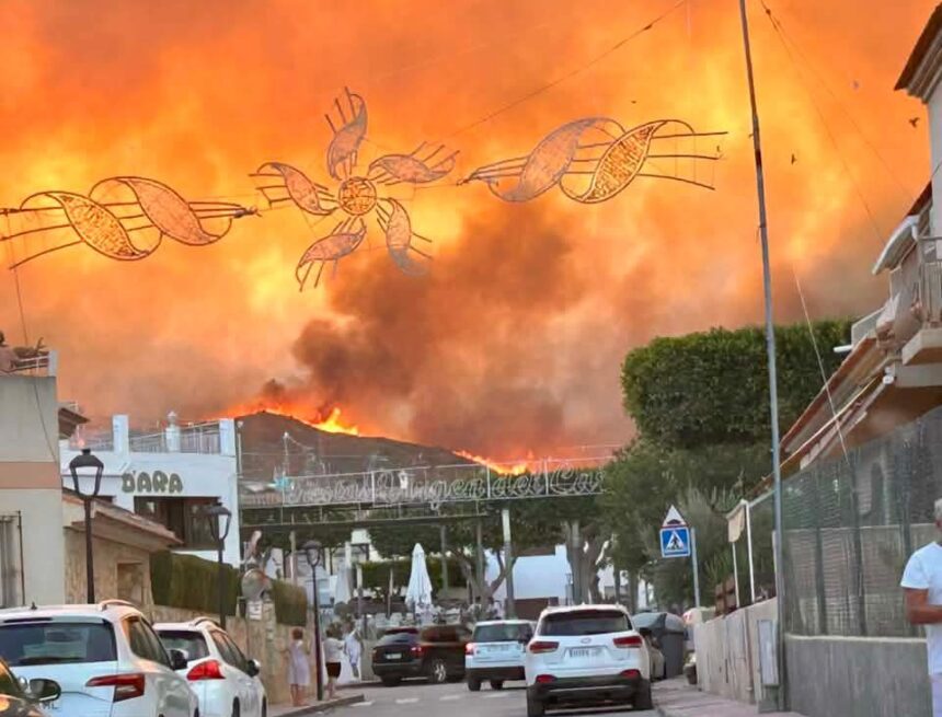 Noche de tragedia en el Levante de Almería: seis muertos, evacuados y casas cercadas por el fuego Noche de tragedia en el Levante de Almería: seis muertos, evacuados y casas cercadas por el fuego