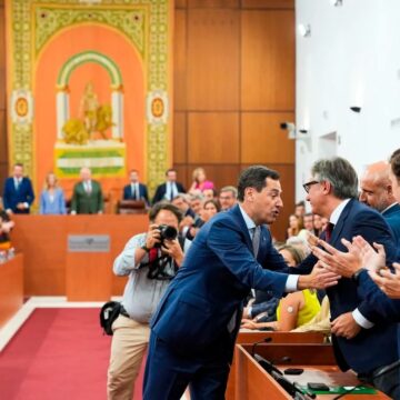 Juanma Moreno, elegido presidente de la Junta de Andalucía con apoyo de Vox