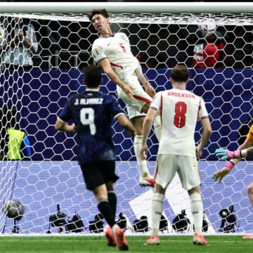 Argentina remonta, frustra a Inglaterra y se cita con España en la final Argentina remonta, frustra a Inglaterra y se cita con España en la final
