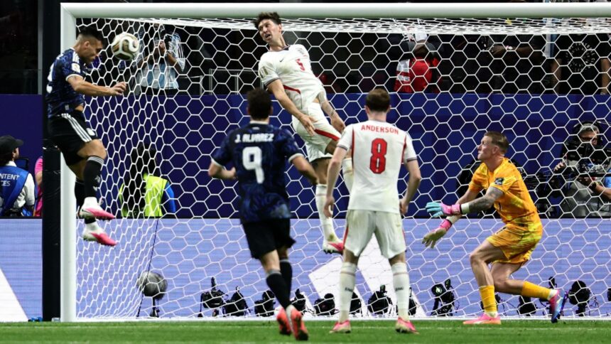 Argentina remonta, frustra a Inglaterra y se cita con España en la final
