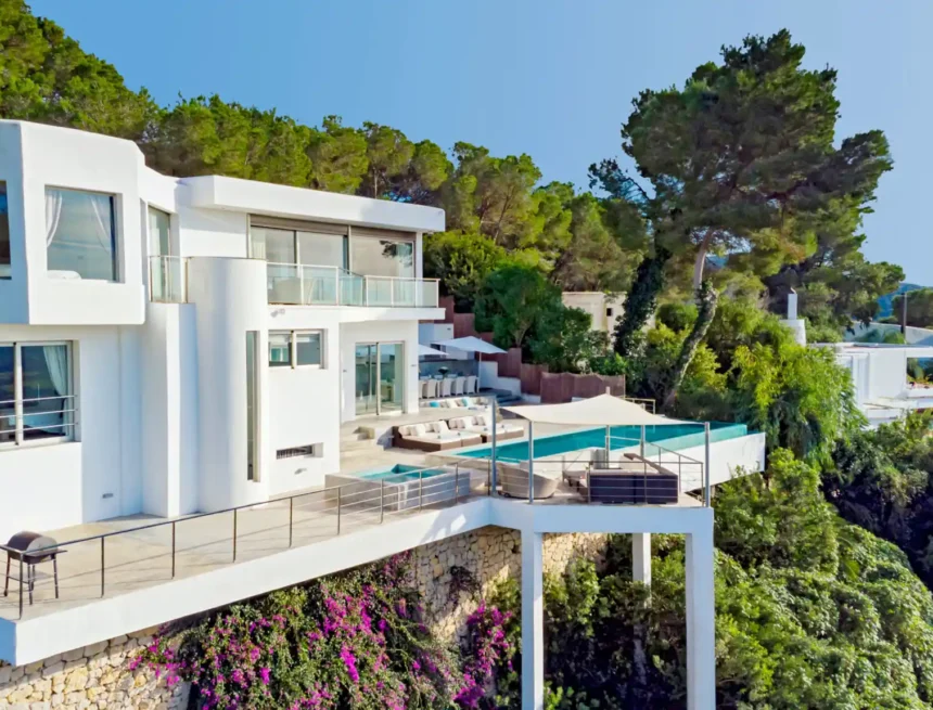Alquilar una villa de lujo en Ibiza: claves para elegir la propiedad ideal