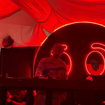 Los DJs de la Feria de Málaga ven «la otra cara del telón»