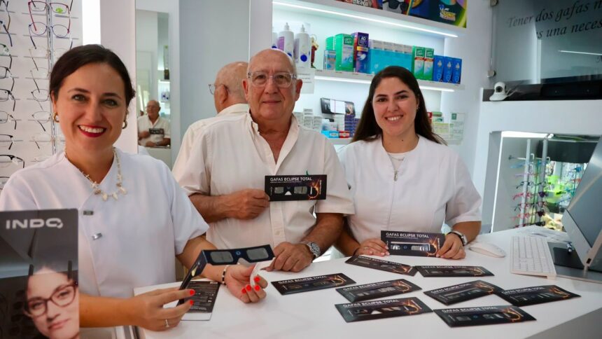 Los malagueños opinan sobre el eclipse solar: «Es una oportunidad que hay que aprovechar»