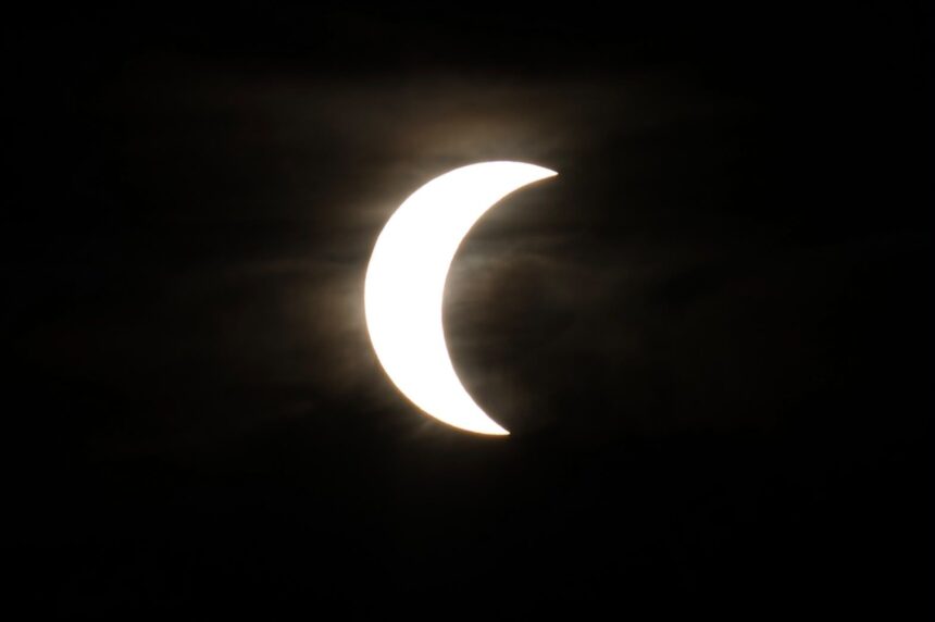 La secuencia del eclipse en Ronda de principio a fin, en imágenes
