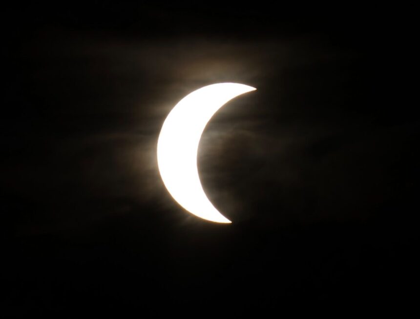 La secuencia del eclipse en Ronda de principio a fin, en imágenes