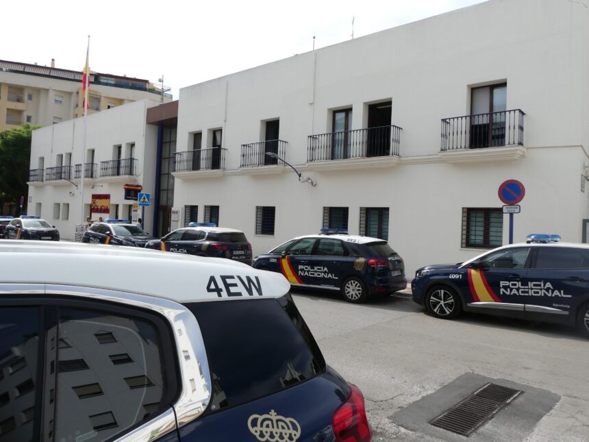 Apuñala a su compañero de piso a la altura del corazón con un cuchillo de cocina en una casa en Estepona