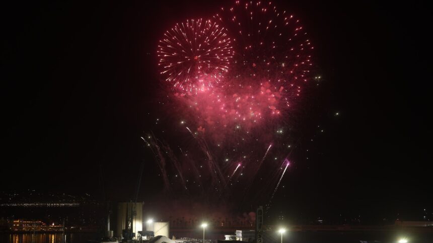 El espectáculo de fuegos artificiales y drones de la Feria de Málaga 2026, en imágenes