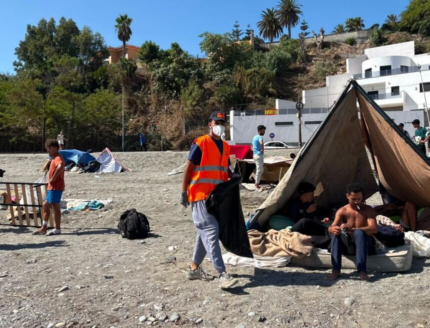 Vuelve el campamento migrante del Trampolín en Ceuta: «Senegaleses buenos, marroquíes no»