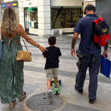 Plantón a la vuelta al cole en Ceuta: "No llevaremos a nuestros hijos a clase" Plantón a la vuelta al cole en Ceuta: «No llevaremos a nuestros hijos a clase»