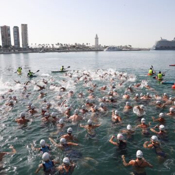 Málaga se lanza al agua en su «gran fiesta de la natación»