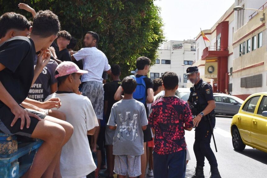 Interior rebaja a 1.500 la cifra de menores identificados en Ceuta desde el 30 de julio