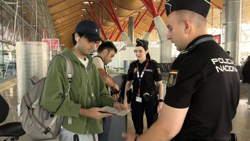 Los aeropuertos de Sevilla y Málaga se suman a los controles a viajeros procedentes de Italia