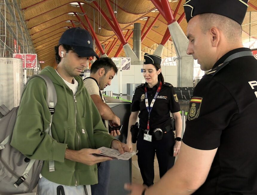 Los aeropuertos de Sevilla y Málaga se suman a los controles a viajeros procedentes de Italia